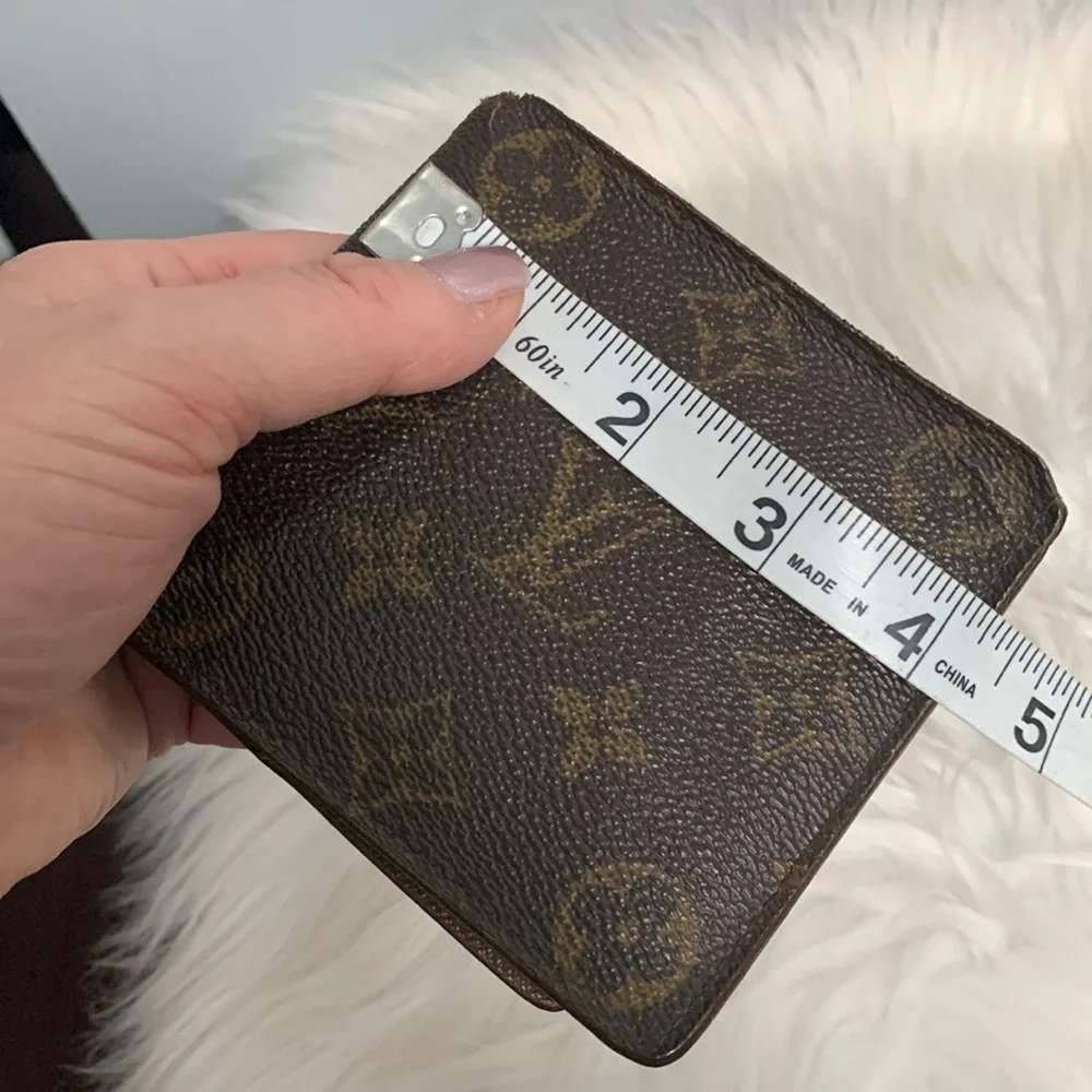 Authentic Louis Vuitton men’s bilfold monogram wallet